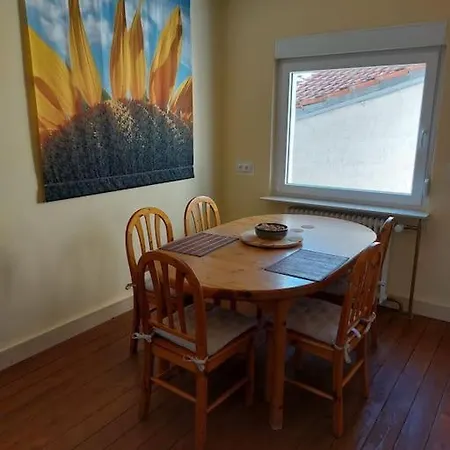 Апартаменты Gemuetliches Haeuschen Mit Innenhof - Longstay Бад-Кройцнах