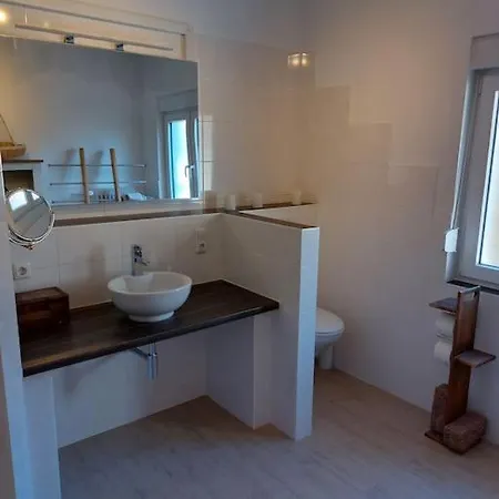 Апартаменты Gemuetliches Haeuschen Mit Innenhof - Longstay *