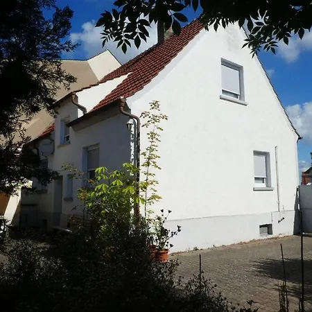 Gemuetliches Haeuschen Mit Innenhof - Longstay Apartment