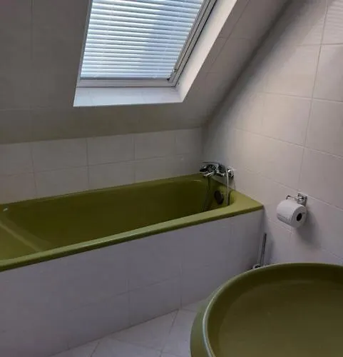 Gemuetliches Haeuschen Mit Innenhof - Longstay